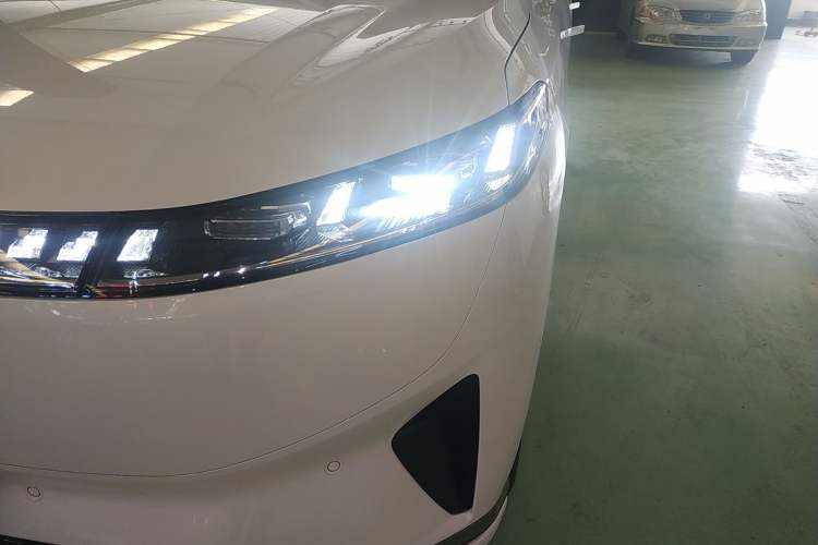Used Dongfeng eπ eπ008 2025 210 Ultra Range-Extended Version 5 Seats Left Front Headlight