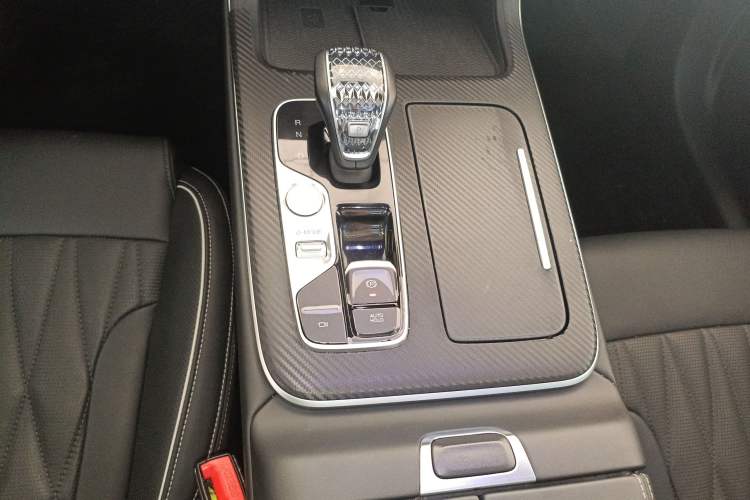 Used GAC Trumpchi GS8 2022 Linghang Series 2.0 TGDI Two-Wheel-Drive Luxury Smart Connectivity Version (7 Seats)
