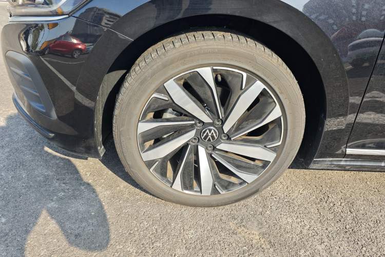 Used Volkswagen Passat 2025 Premium Version 380TSI Dragon Edition
