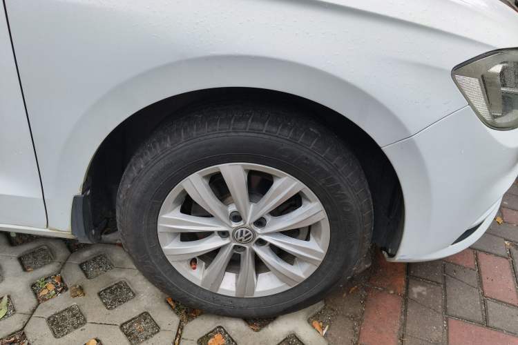 Used Volkswagen Bora 2016 1.6L Automatic Fashion Model Right Front Wheel Hub