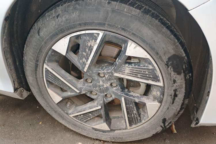 Used AION S Plus 2023 70 Enjoy Edition Lithium Iron Phosphate Right Front Wheel Hub