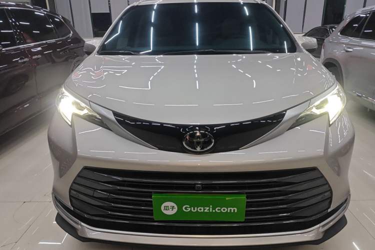 Used Toyota Sienna 2024 2.5L Hybrid Prestige Deluxe Edition