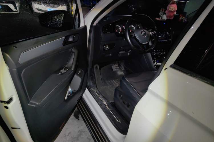 Used Volkswagen Tiguan L 2017 330TSI Automatic Two-Wheel Drive Flagship Edition Driver Seat