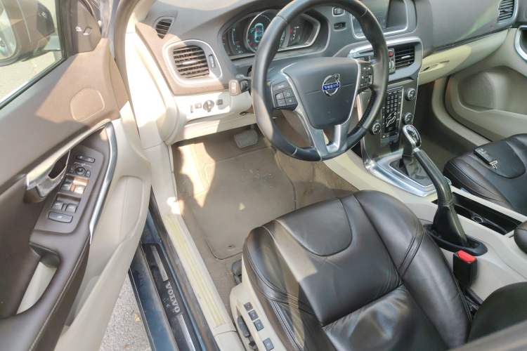 Used Volvo V40 2013 2.0T Zhiyi Edition Driver Seat