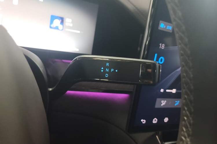 Used Denza Z9 2024 630 km All-Wheel Drive Max Version