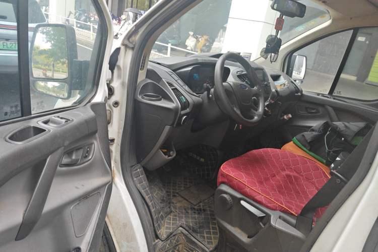 Used Ford Transit 2017 2.0T Diesel Multi-Function Commercial Vehicle Mid-Drive Mid-Roof China V Standard Driver Seat