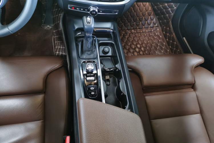 Used Volvo S60 2021 T4 Zhiyuan Luxury Edition Gear Lever