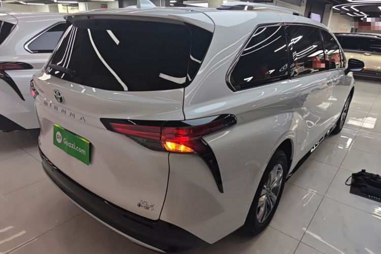 Used Toyota SIENNA 2024 2.5L Hybrid Luxury Edition