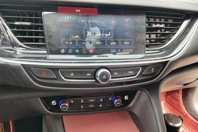 Used Buick Regal 2024 25T Deluxe Edition Audio And AC Panel