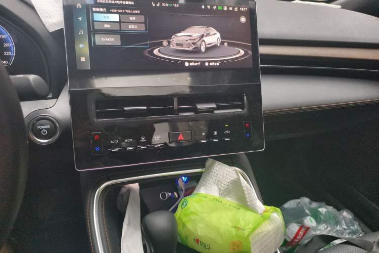 Used Toyota Avalon 2024 Dual-Motor 2.0L Luxury Edition Audio And AC Panel