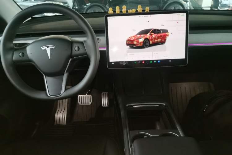 Used Tesla Model Y 2024 Long-Range All-Wheel-Drive Version Center Console