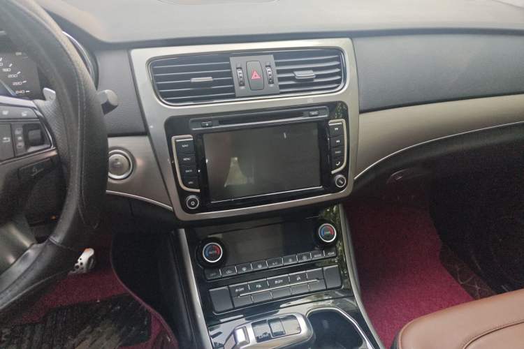 Used Haval H8 2017 2.0T Gasoline Two-Wheel Drive Smart Edition
