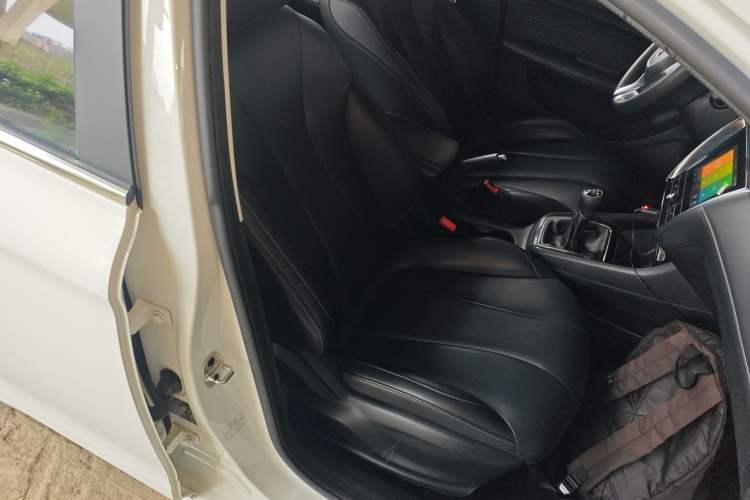 Used Roewe i5 2020 1.5L Manual 4G Connect Leehao Flagship Edition Right Front Seat