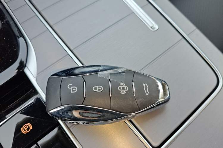 Used Hongqi HS7 PHEV 2024 2.0T PHEV Four-Wheel Drive Flagship Edition 6 Seats Vehicle Key