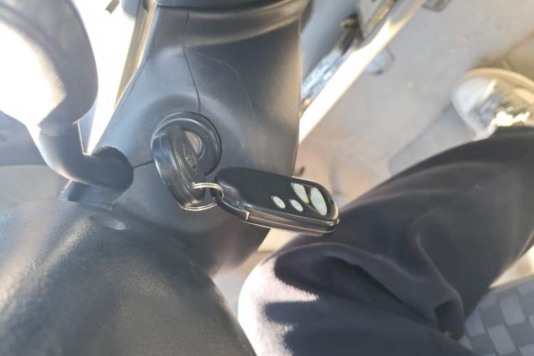 Used Volkswagen Jetta 2005 CIF Comfort Model Vehicle Key