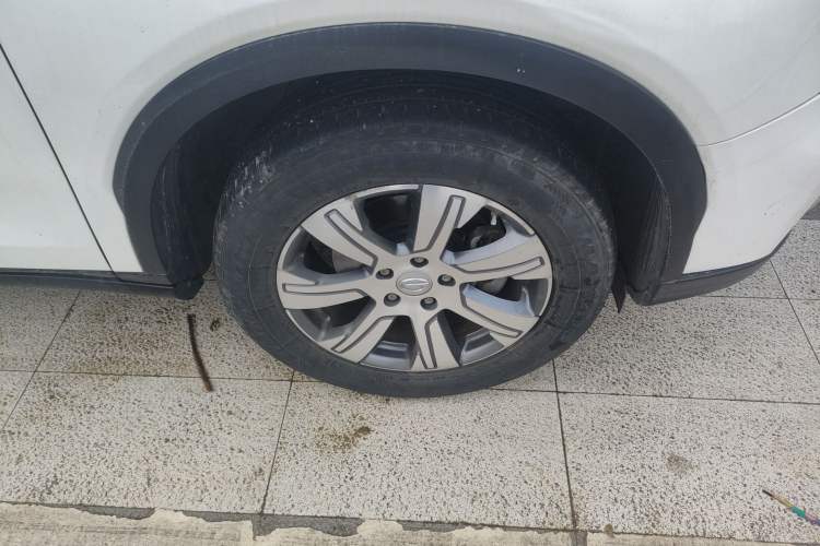 Used GAC Trumpchi GS7 2017 320T Two-Wheel-Drive Luxury Smart Connectivity Model Right Front Wheel Hub