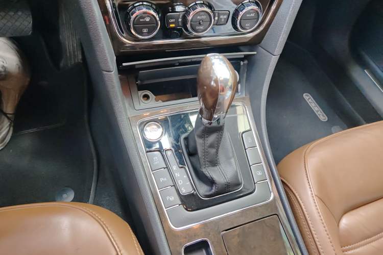 Used Volkswagen Passat 2013 3.0L V6 DSG Flagship Edition
