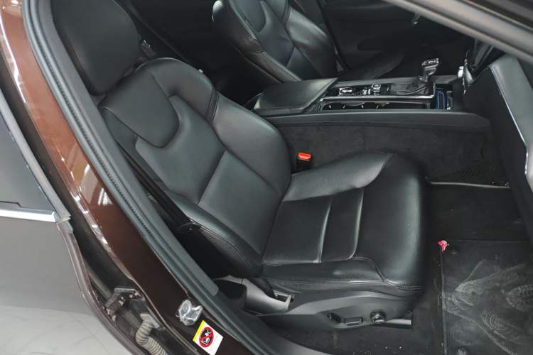 Used Volvo XC60 2018 T5 4x4 Zhiyi Edition