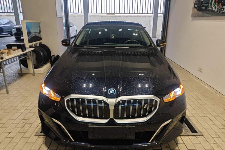 Used BMW i5 2024 eDrive 35L Luxury Model with M Sport Package
