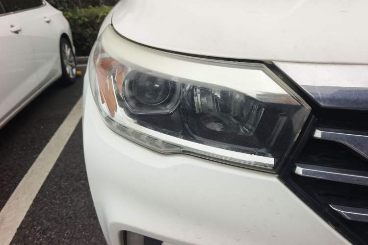 Used GAC Trumpchi GS4 2015 200T Manual Luxury Edition Right Front Headlight