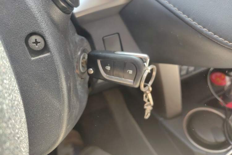 Used Toyota RAV4 2015 2.0L CVT Two-Wheel Drive Fashion Edition Vehicle Key