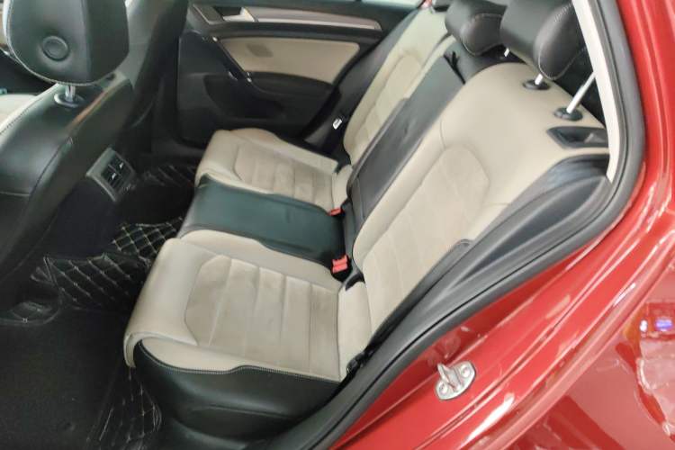 Used Volkswagen Golf 2017 230TSI Automatic Luxury Million-Vehicle Commemorative Edition Left Rear Seat