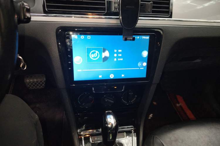 Used Volkswagen Bora 2014 1.6L Automatic Fashion Model Audio And AC Panel