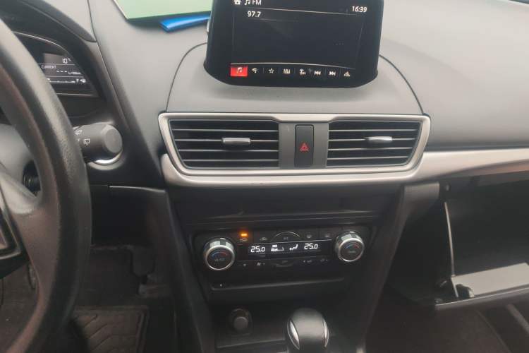 Used Mazda 3 Axela 2017 Hatchback 1.5L Automatic Luxury Model Emission Standard China V Audio And AC Panel