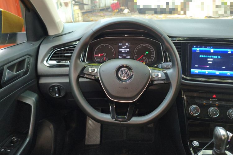 Used Volkswagen T-ROC 2018 280TSI DSG Two-Wheel-Drive Comfort Version China V Standard Steering Wheel