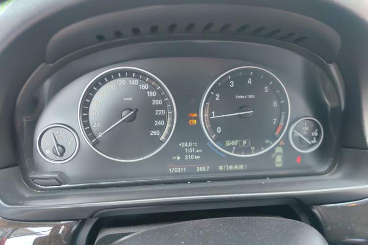 Used BMW 5 Series 2014 525Li Leading Model
