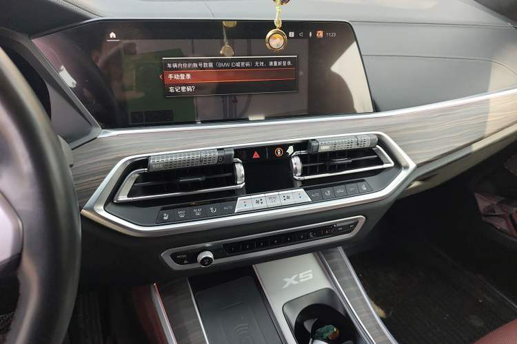 Used BMW X5 2022 Restyled xDrive 40Li M Sport Package Audio And AC Panel