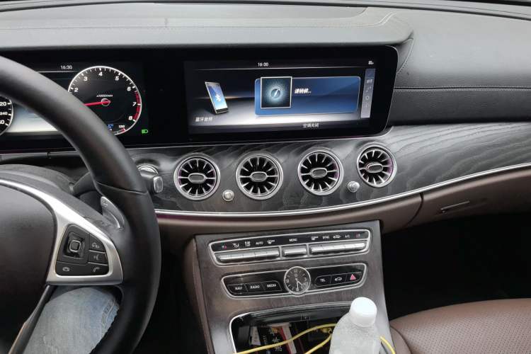 Used Mercedes-Benz E-Class 2016 E 300 L Sporty and Stylish Model Audio And AC Panel