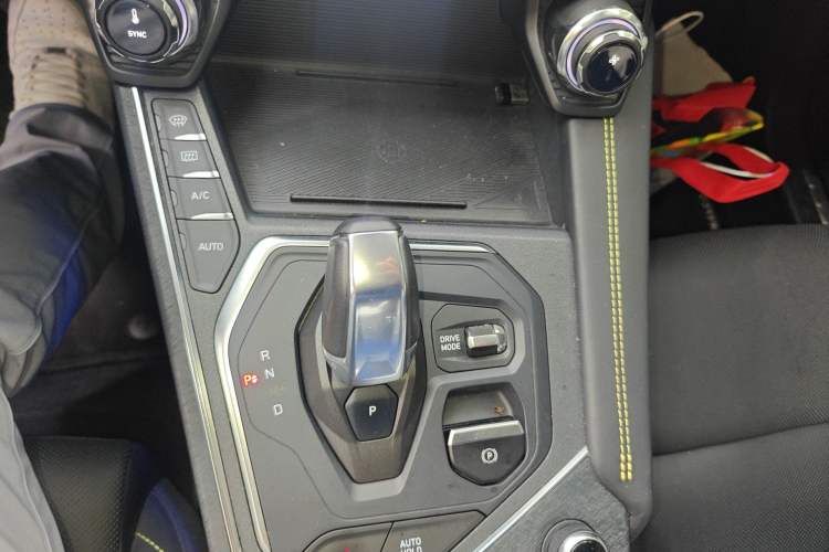 Used Lynk & Co 05 2022 2.0T Two-Wheel Drive Shine Halo Gear Lever