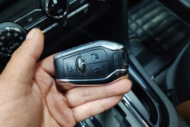 Used Soueast DX7 2015 1.5T Automatic Prestige Model Vehicle Key