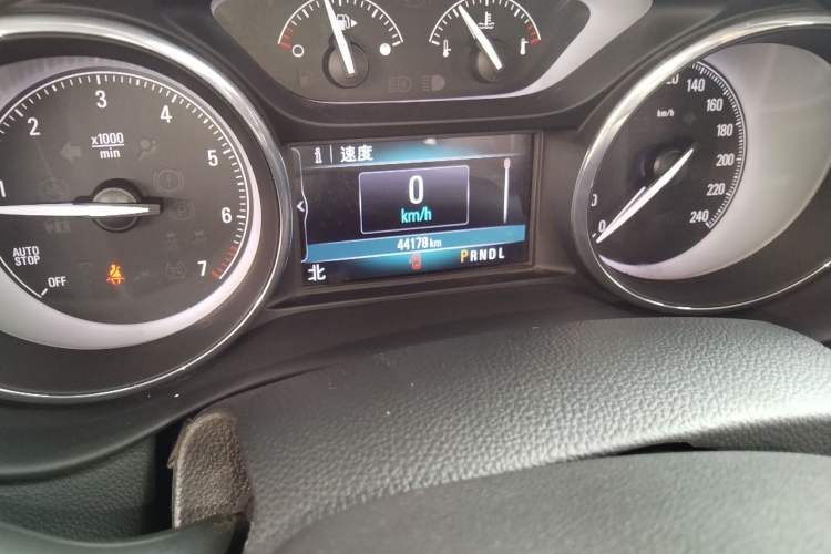 Used Buick Envision 2017 28T Four-Wheel Drive Elite Model Odometer Close Up