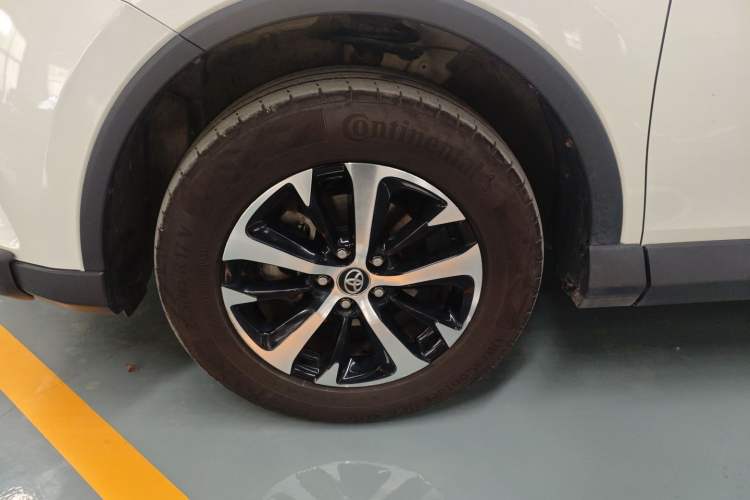 Used Toyota RAV4 2016 2.0L CVT Two-Wheel Drive Fashion Edition China V Standard