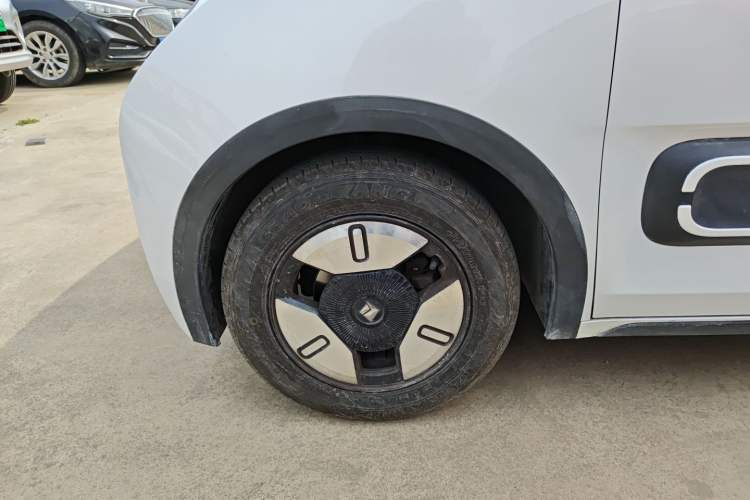 Used Baojun E300 2020 Star Travel Edition Left Front Wheel Hub