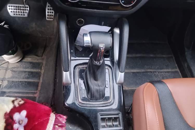 Used BAIC Senova X35 2016 1.5L Automatic Luxury Edition Gear Lever