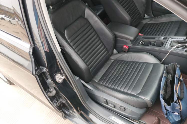 Used Volkswagen Magotan 2017 330TSI DSG Leading Model
