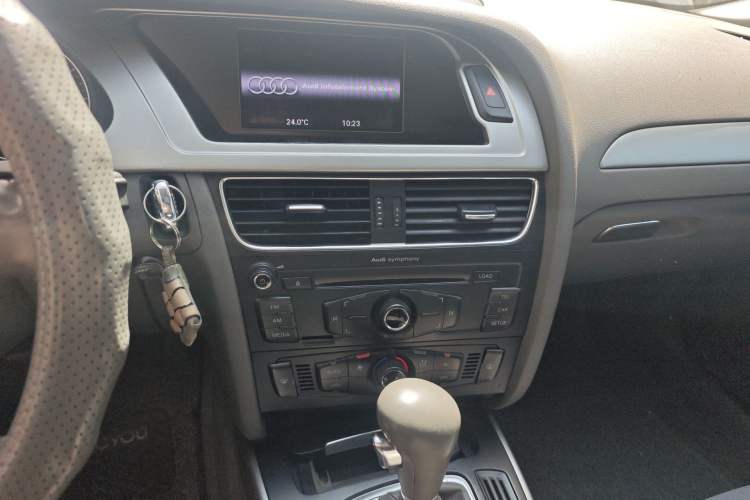 Used Audi A4L 2012 1.8 TFSI Automatic Comfort Model Audio And AC Panel