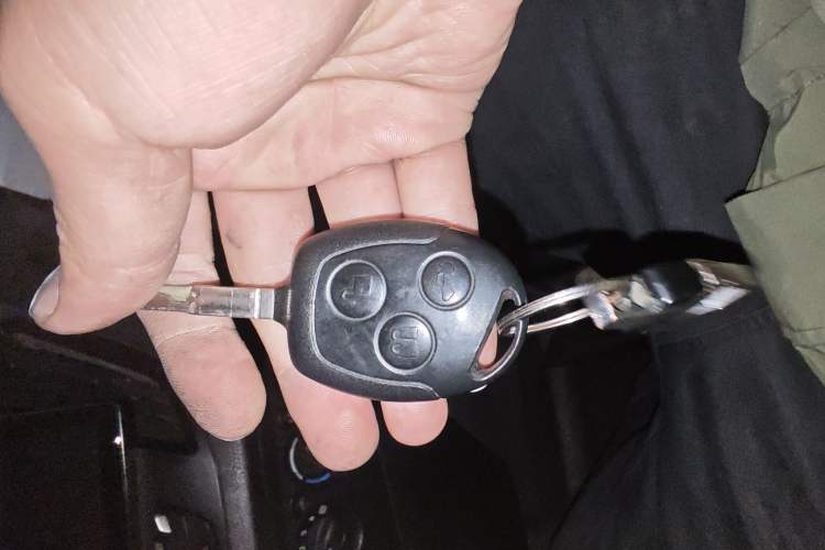 Used Ford Transit 2019 2.0T Diesel Multi-Purpose Commercial Vehicle Mid-Drive Mid-Roof 6-Seater China VI Standard
