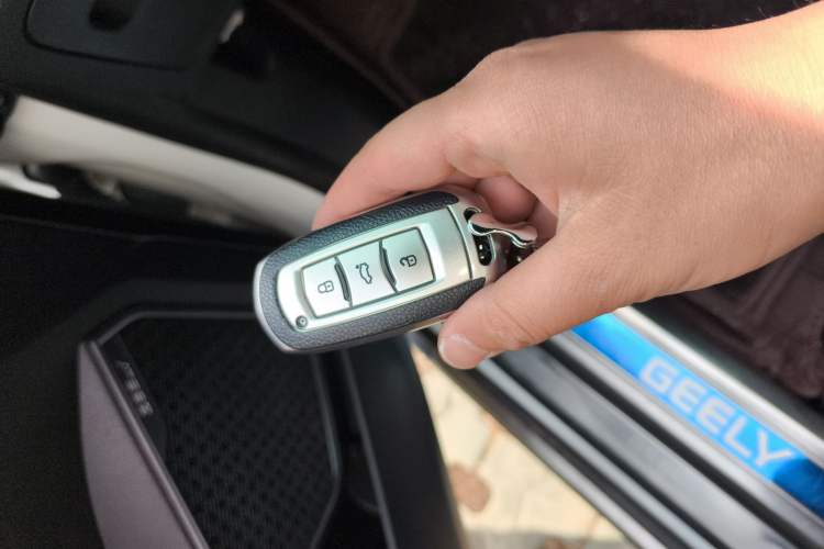 Used Geely Auto Emgrand X7 Sport 2016 1.8TD Automatic ZhiZun Version
