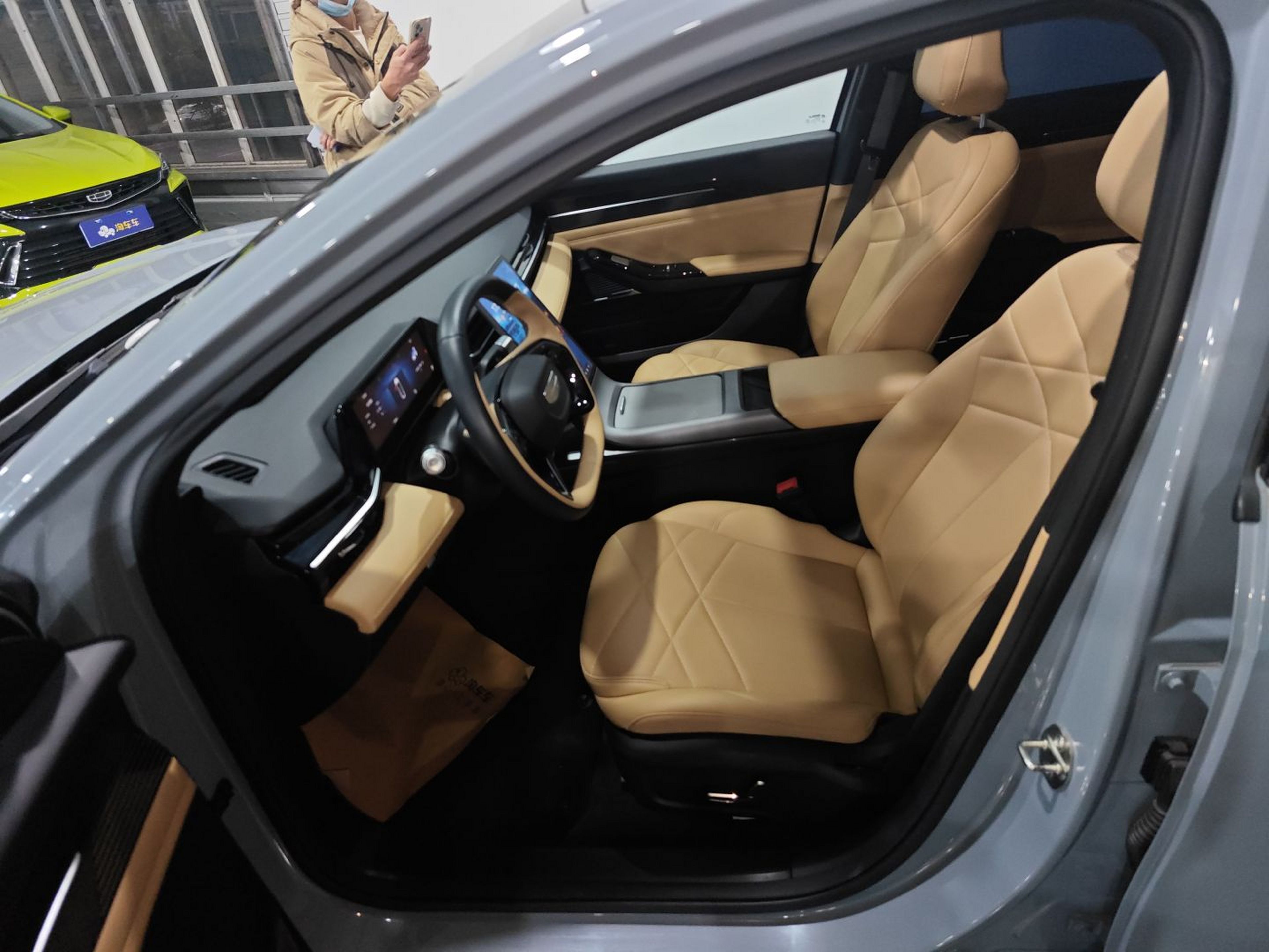 Переднее сиденье в автомобиле