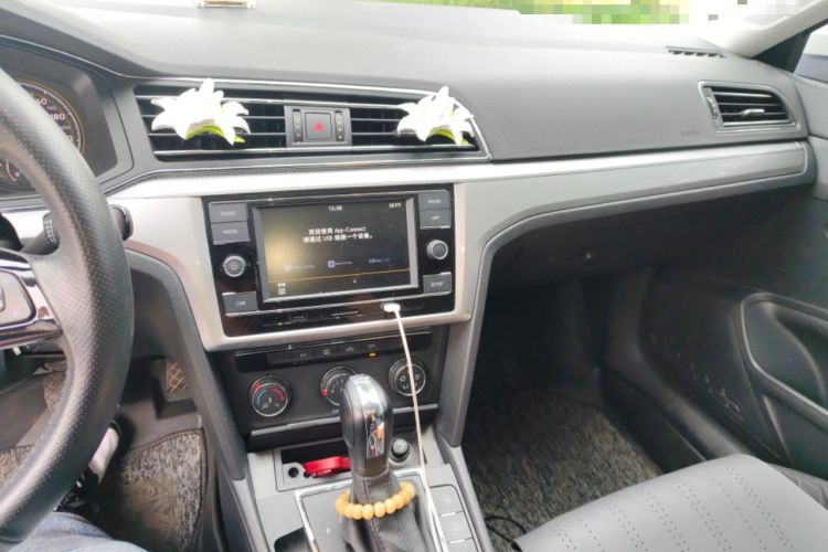 Used Volkswagen Lamando 2019 230TSI DSG Fashion Edition China VI
