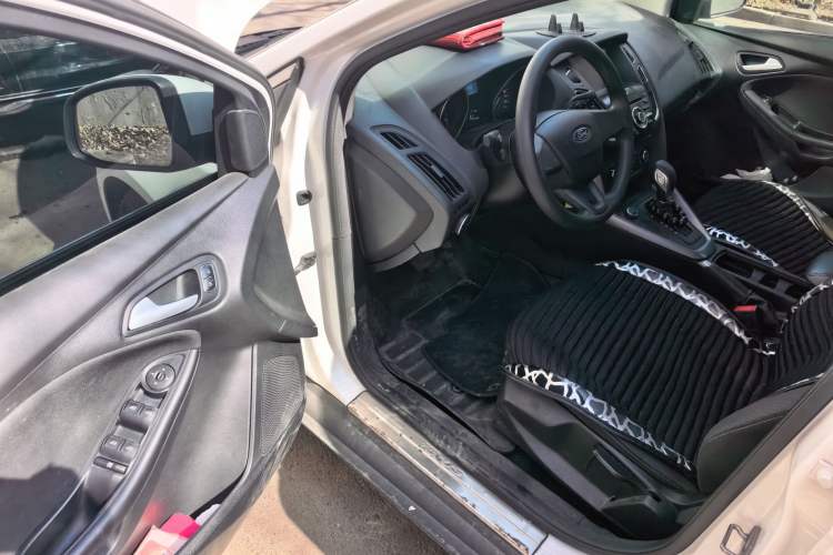 Used Ford Focus 2015 Hatchback 1.6L Automatic Comfort Model
