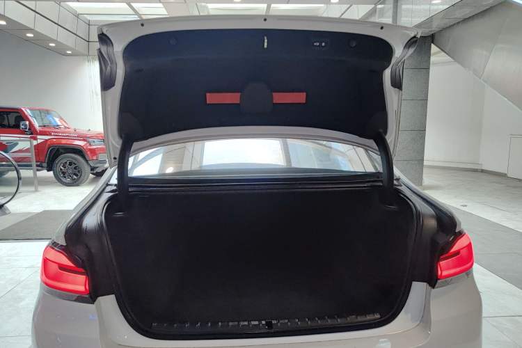 Used BMW 5 Series 2022 Updated 530Li Luxury Edition Premium Package Trunk