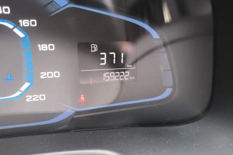 Used Roewe 360 2015 1.5L Manual Luxury Edition Odometer Close Up