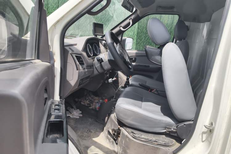 Used Dongfeng Yufeng EM26 2023 High-End Model 41.86 kWh CATL Driver Seat