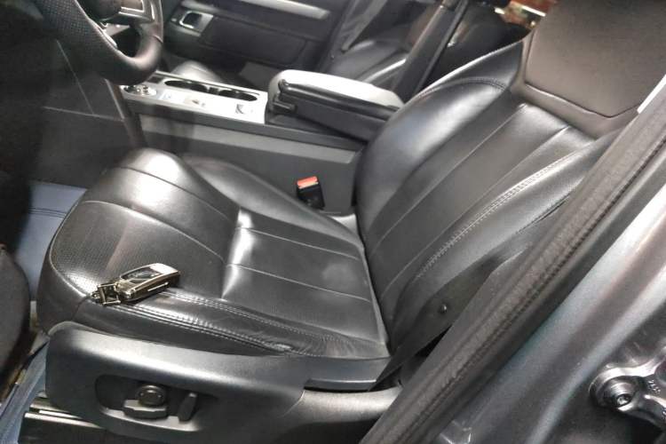 Used Land Rover Discovery 2020 3.0 SC V6 30th Anniversary Special Edition Left Front Seat