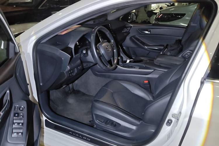Used Toyota Avalon 2019 2.0L XLE Premium Edition China VI
